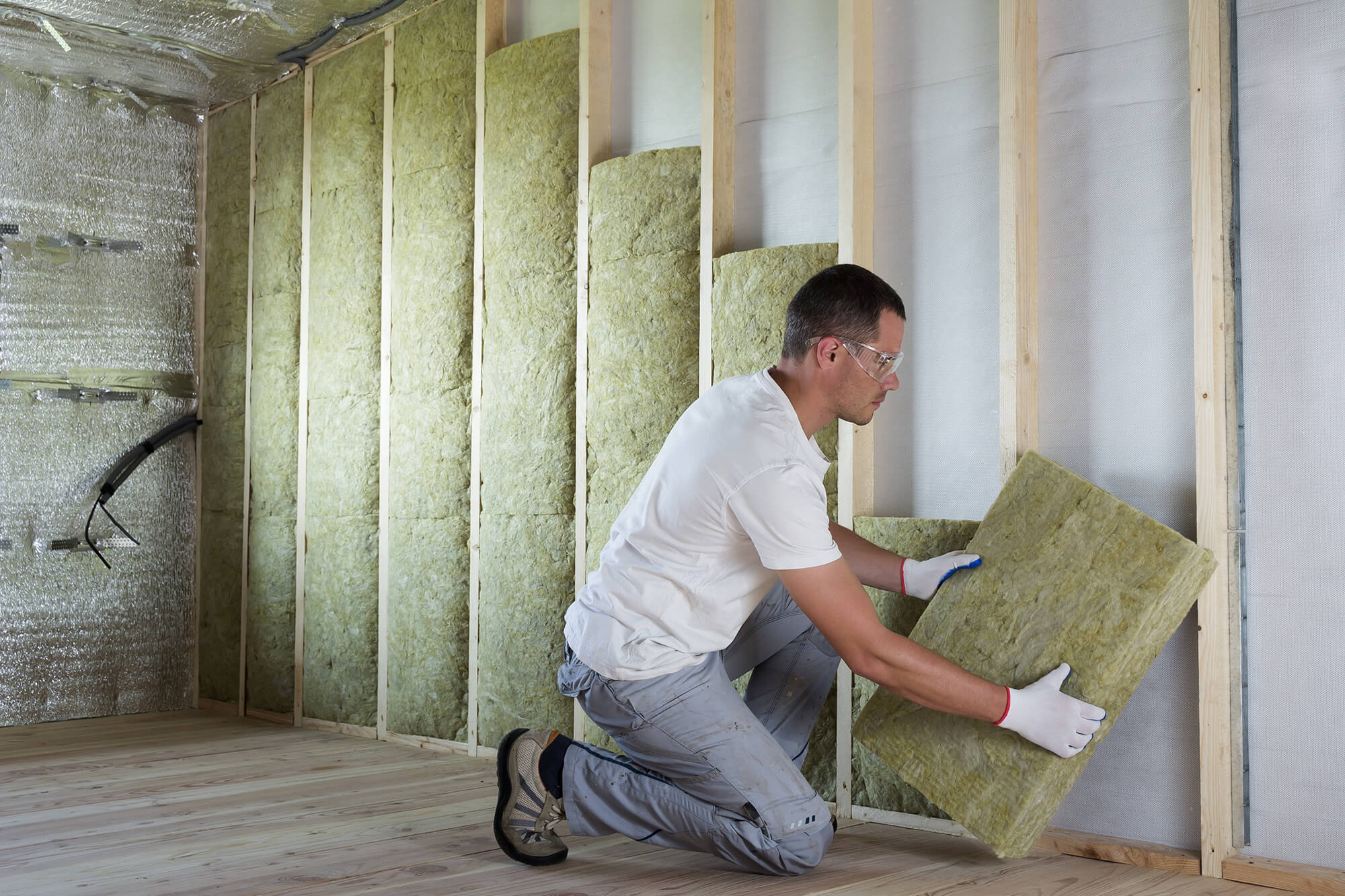 Isolation thermique : toiture, combles, extérieur, intérieur – prix actualisés et aides financières 2025