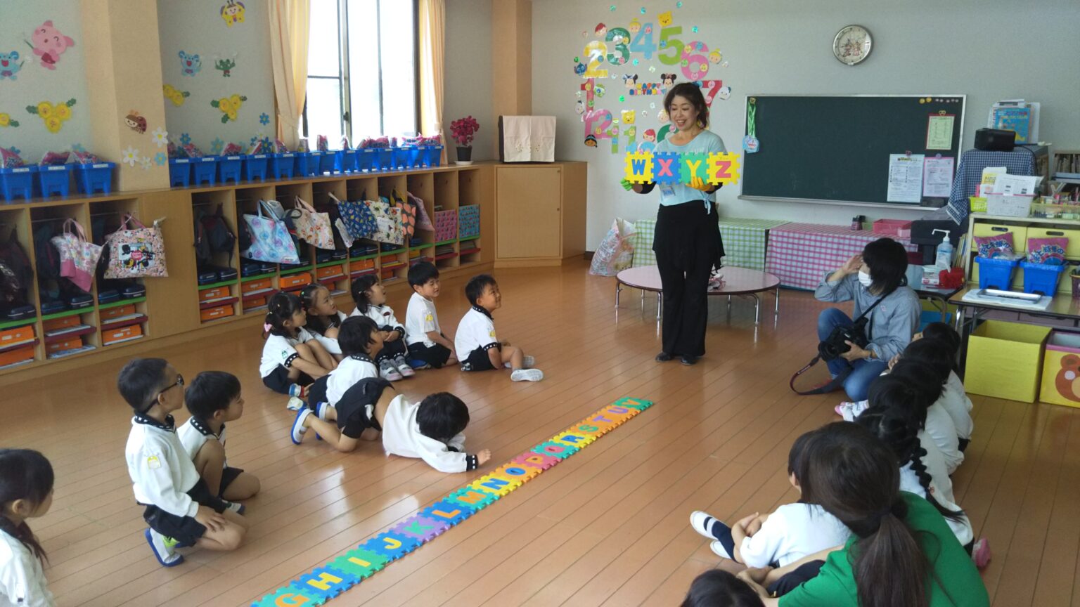 幼稚園英語教師の仕事内容・カリキュラム・給与・求人情報を完全ガイド