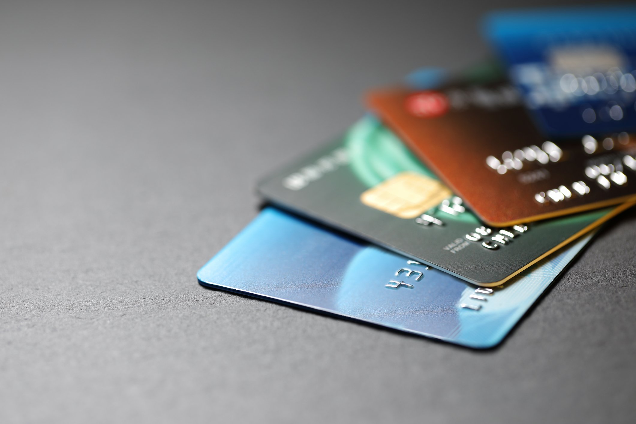 Premium-Kreditkarten mit hohem Limit: Alle Vorteile, Kosten & Anbieter im Vergleich