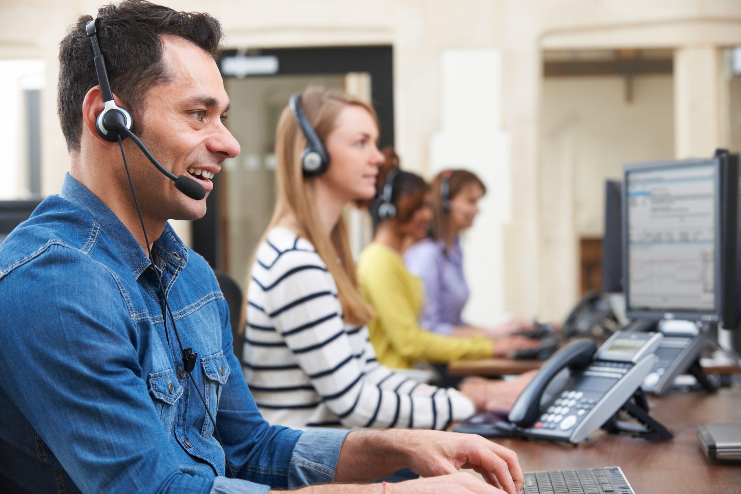 The Complete Guide to Live Calling: Benefits, Providers & AI Features