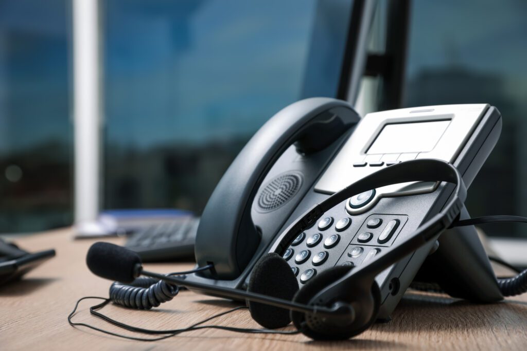 Business Phone Systems Guide: VoIP, Cloud PBX & Traditional Solutions