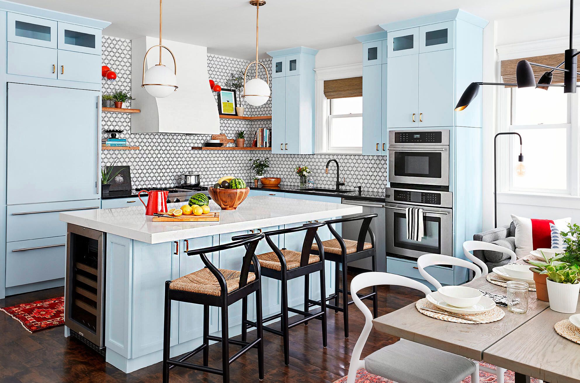 Complete Kitchen Remodel Guide: Layouts, Materials, Smart Tech & Contractor Hiring