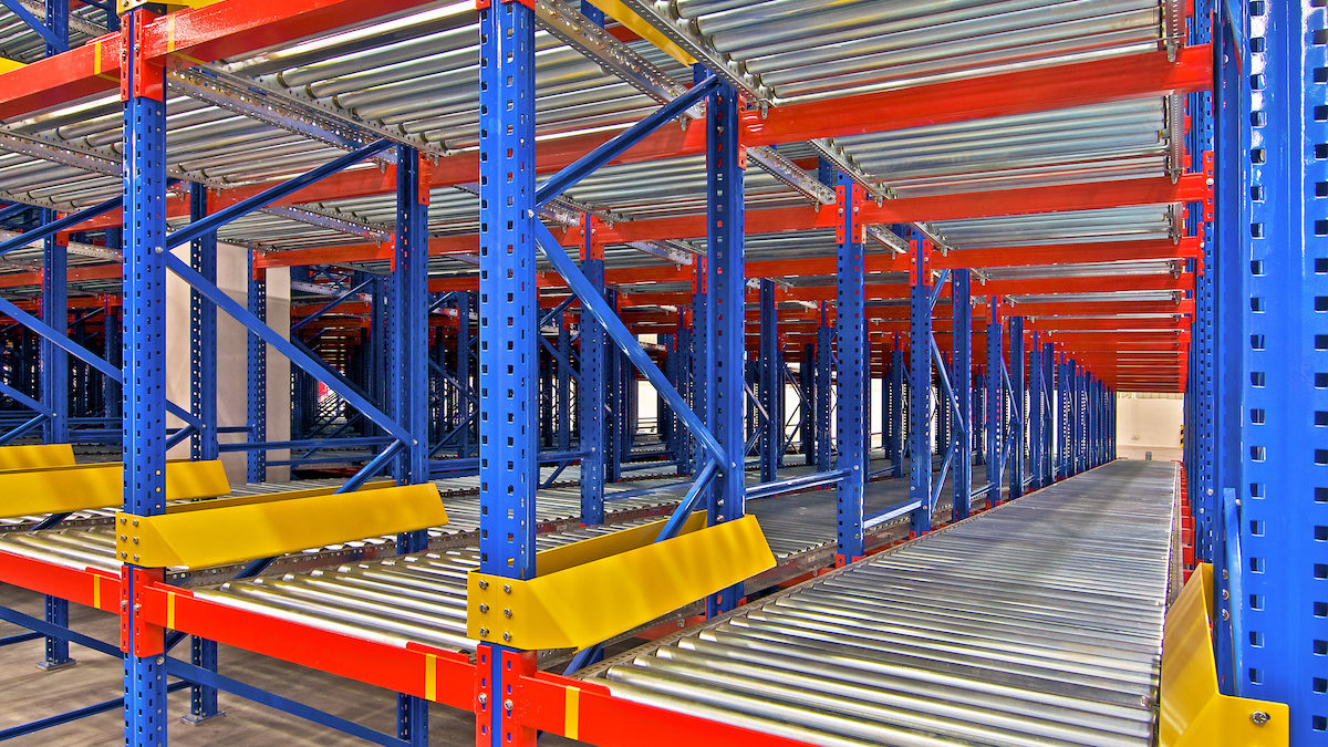 Optimize Warehouse Efficiency: Choosing the Right Racking System