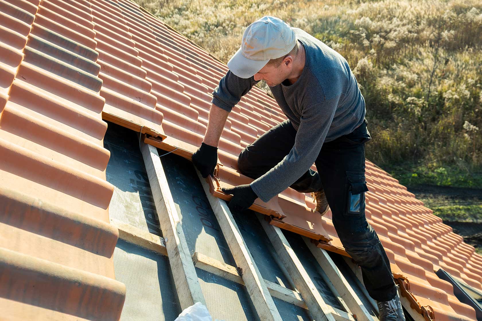 Roof Replacement Guide: Compare Material Costs, Lifespan, and Contractor Tips