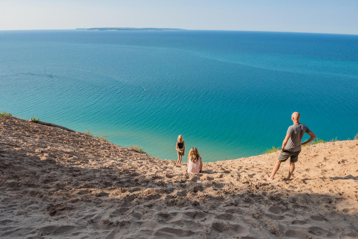 Train Journey from Detroit to Traverse City: Scenic Rail Tours & Exclusive Packages
