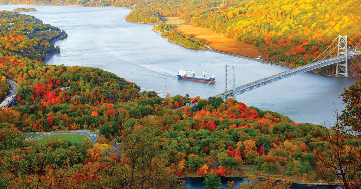 Bear Mountain Train Day Trip from NYC: Hiking, Views & Winter Fun