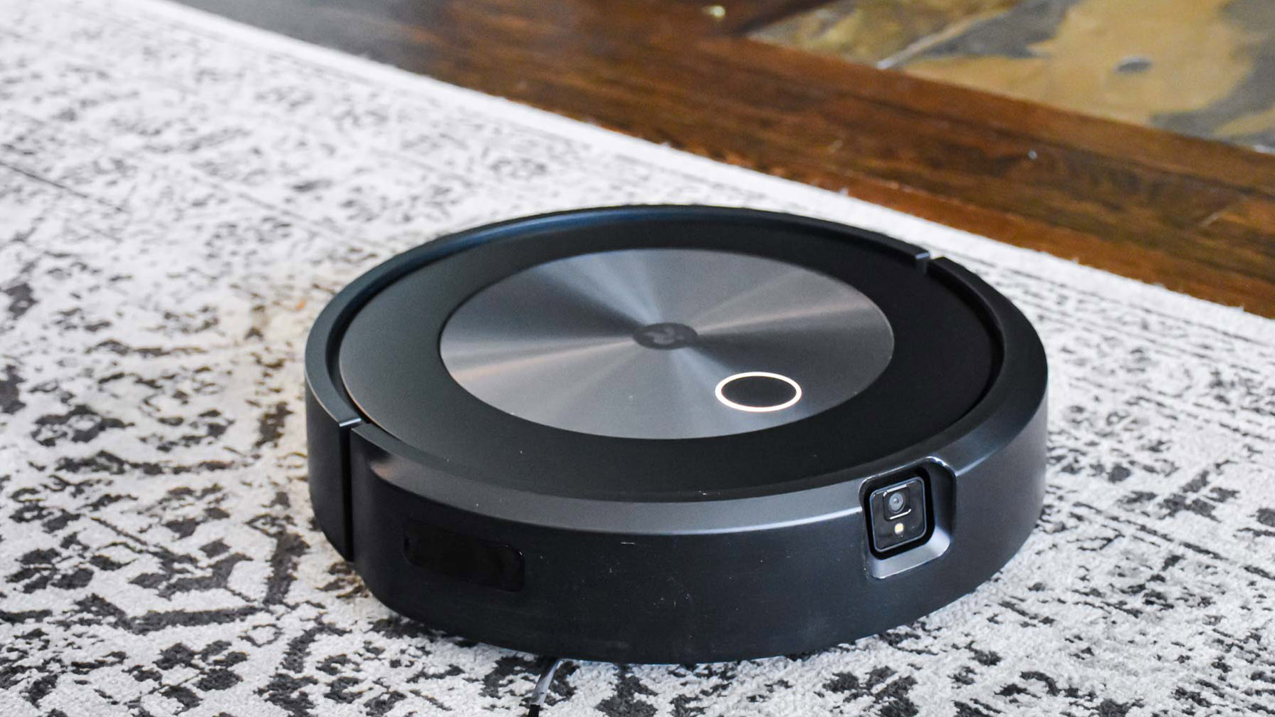 High-Tech Cleaning Guide: AI Vacuums, Eco-Friendly Products & Smart Buying Tips