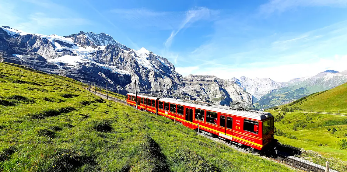 America's Scenic Rail Renaissance: Amtrak vs Private Charters, Hidden Gems, and Cost Savings