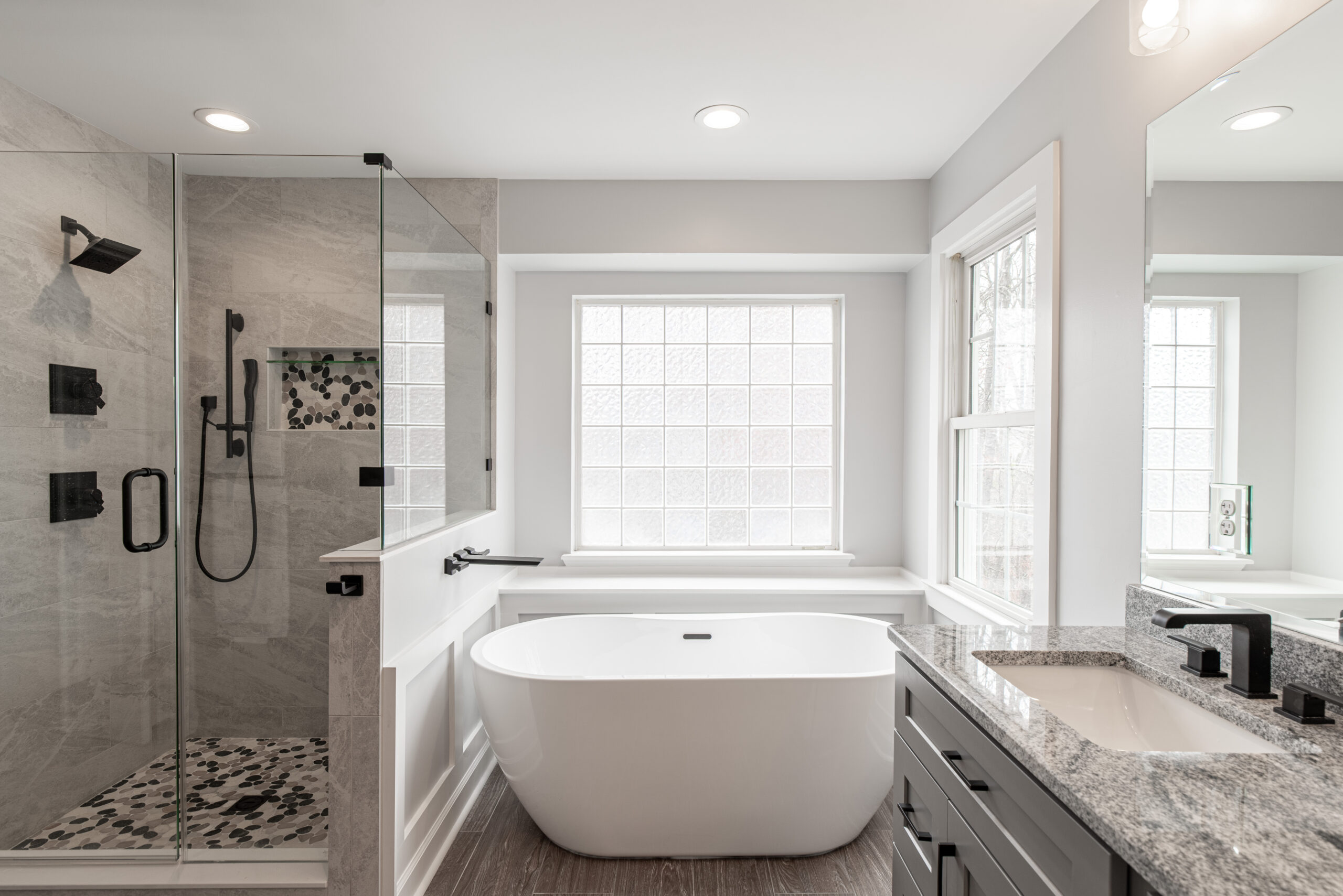 Small Bathroom Remodel: Soaker Tub vs Walk-In Shower & Accessibility Tips