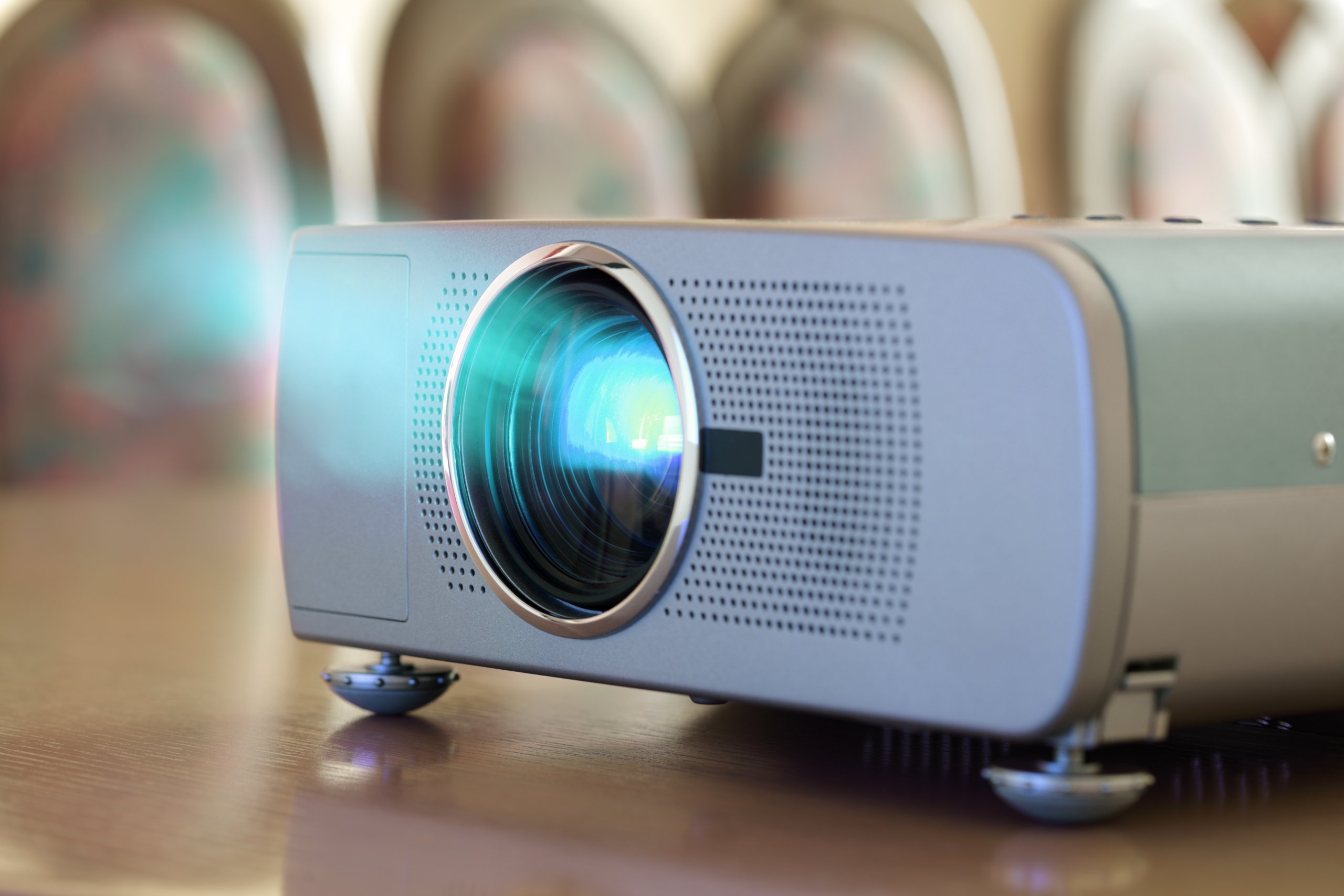 How to Choose the Perfect Projector: A Complete Guide for Home Cinema and Outdoor Movies