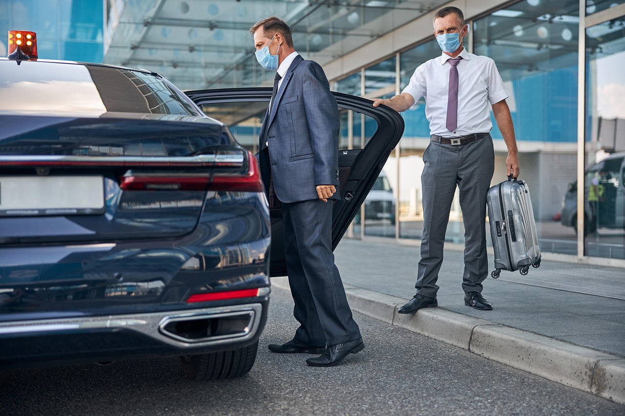 Airport Driver Career: Essential Skills, Application Steps, Technology Trends & Reputation Building