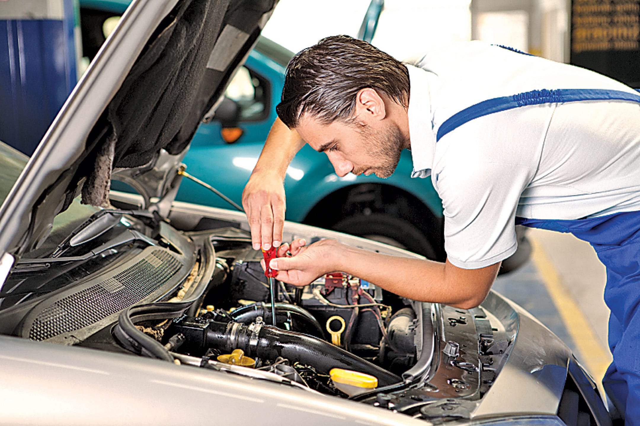 Auto Repair Costs Explained: Independent Garages vs. Chains & Finding a Trustworthy Mechanic