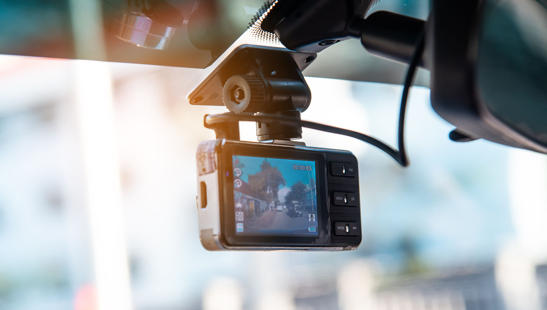 2025 Dash Cam Guide: Must-Have Features, Parking Mode, Wi-Fi & Legal Advice