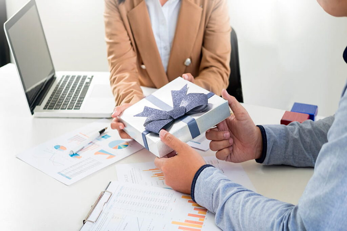 Merchandising Estratégico: Cómo Convertir Regalos Corporativos en Herramientas de Marca