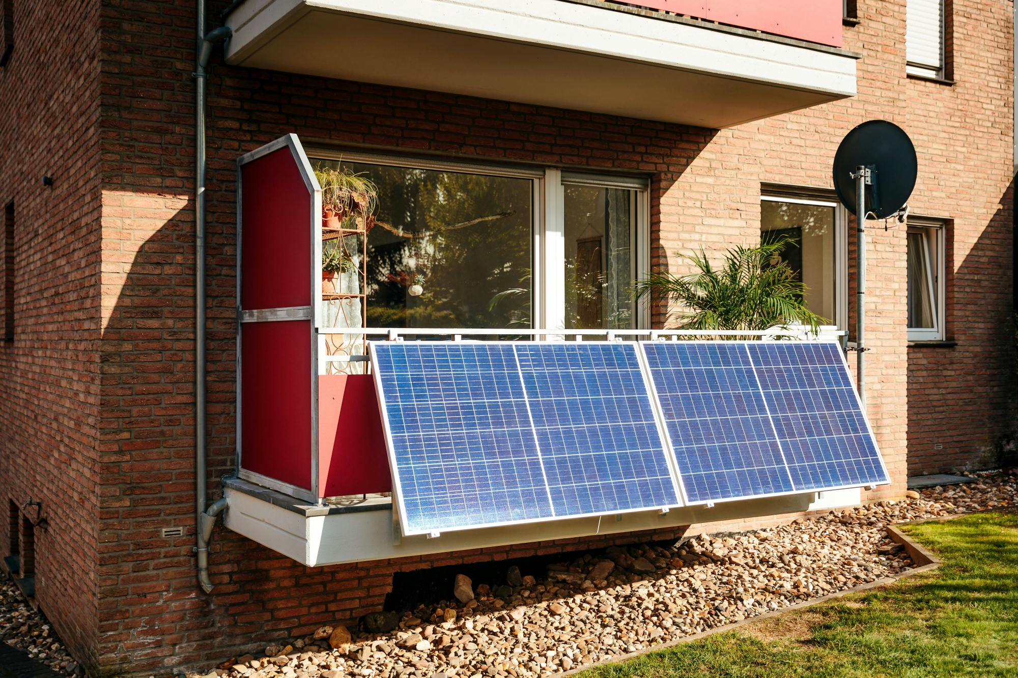Energía Solar en Casa: Guía Completa de Subvenciones, Ahorro y Autoconsumo (2025)