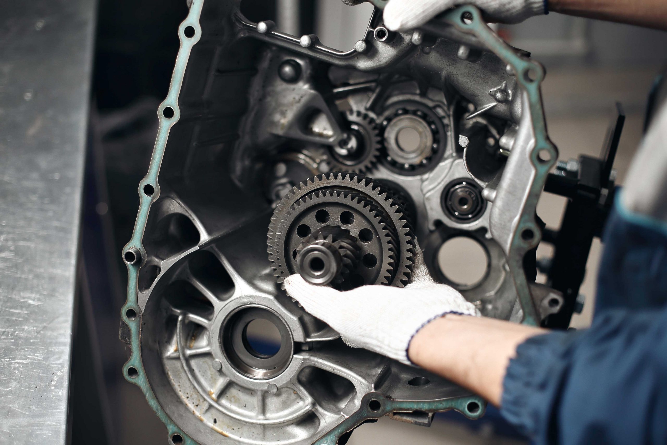 Transmission Maintenance Guide: Early Warning Signs, Fluid Care, and Software Updates