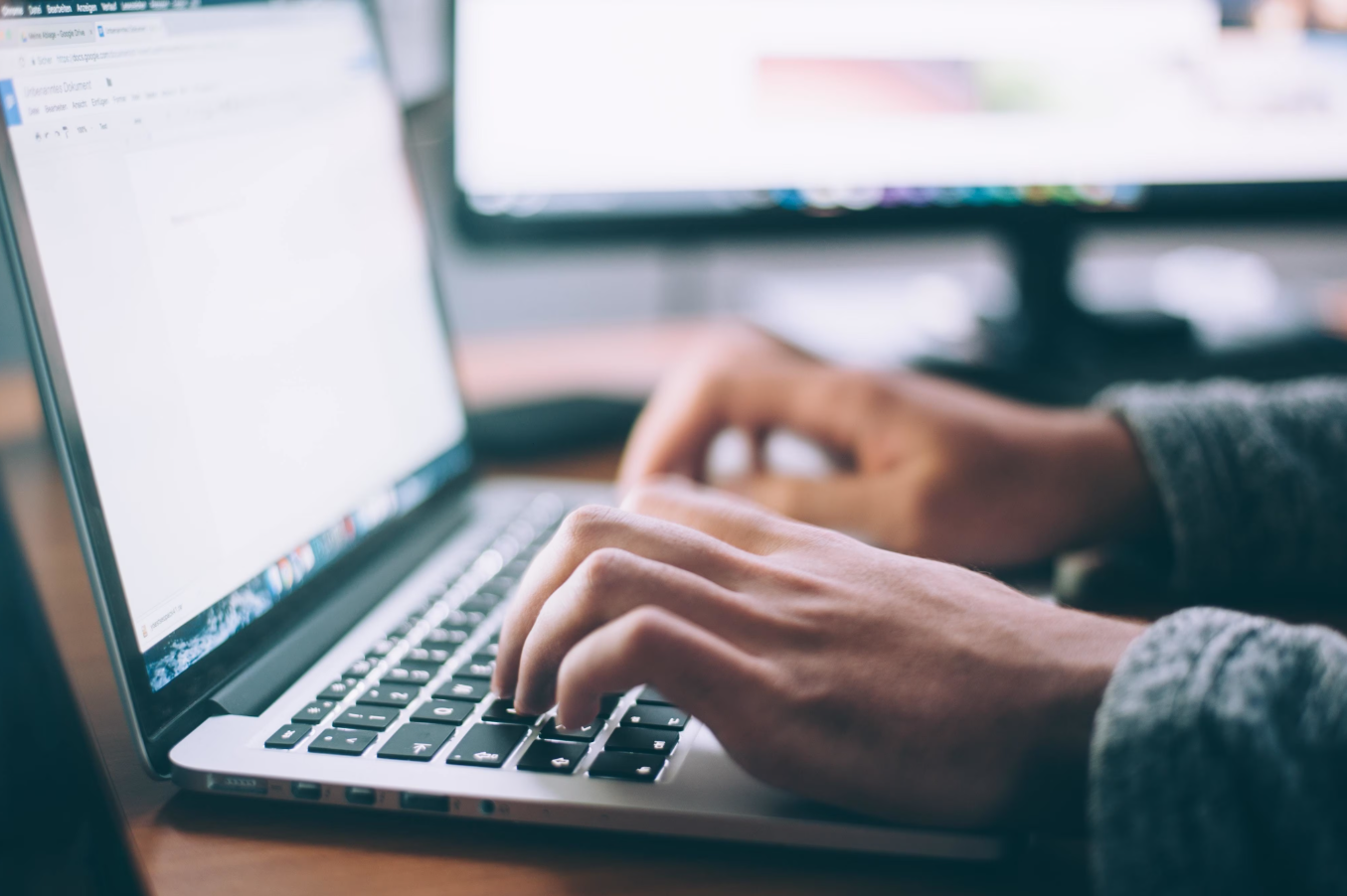 Spanisch online lernen: Flexibel, kostenlos oder mit Zertifikat? Ratgeber für Berufstätige