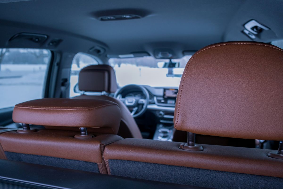 Premium Personal Driver Hire: Elevate Business & Leisure Travel with Professional Chauffeurs