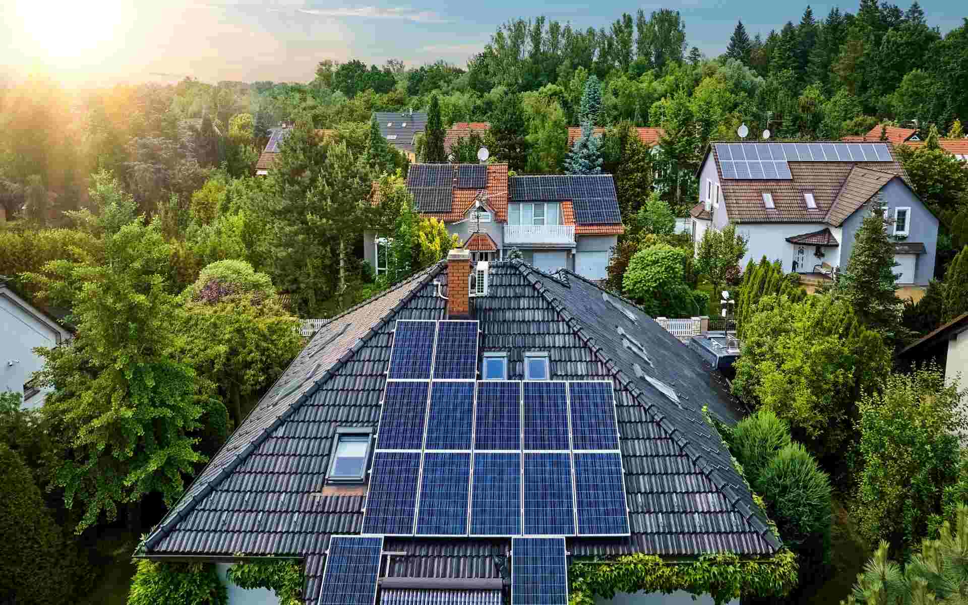 Maximize Your Solar Savings: Complete Guide to Plans, Batteries, and Incentives