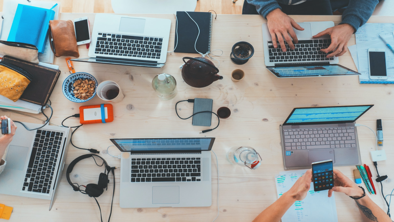 Startup Success with Remote Collaboration Tools: Flat Teams, Async Workflows, and Immersive Tech