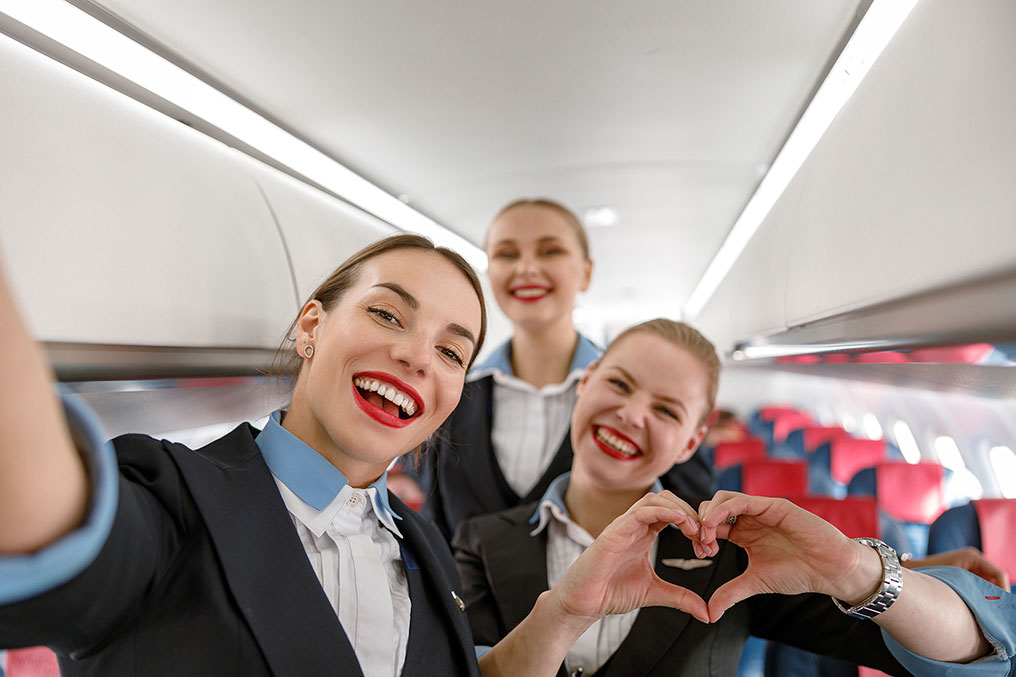 Airline Careers 2025: Pilot Pay, Green Tech & Job Outlook