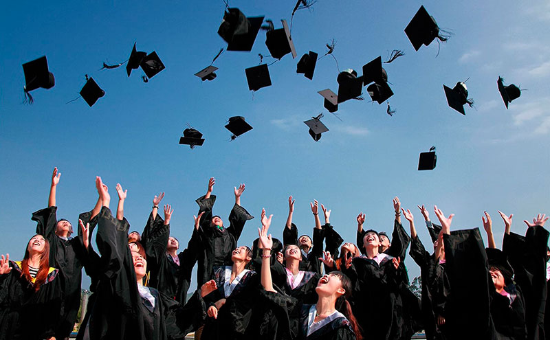 Becas en España 2026 para mexicanos: guía completa de ayudas, postulación y vida