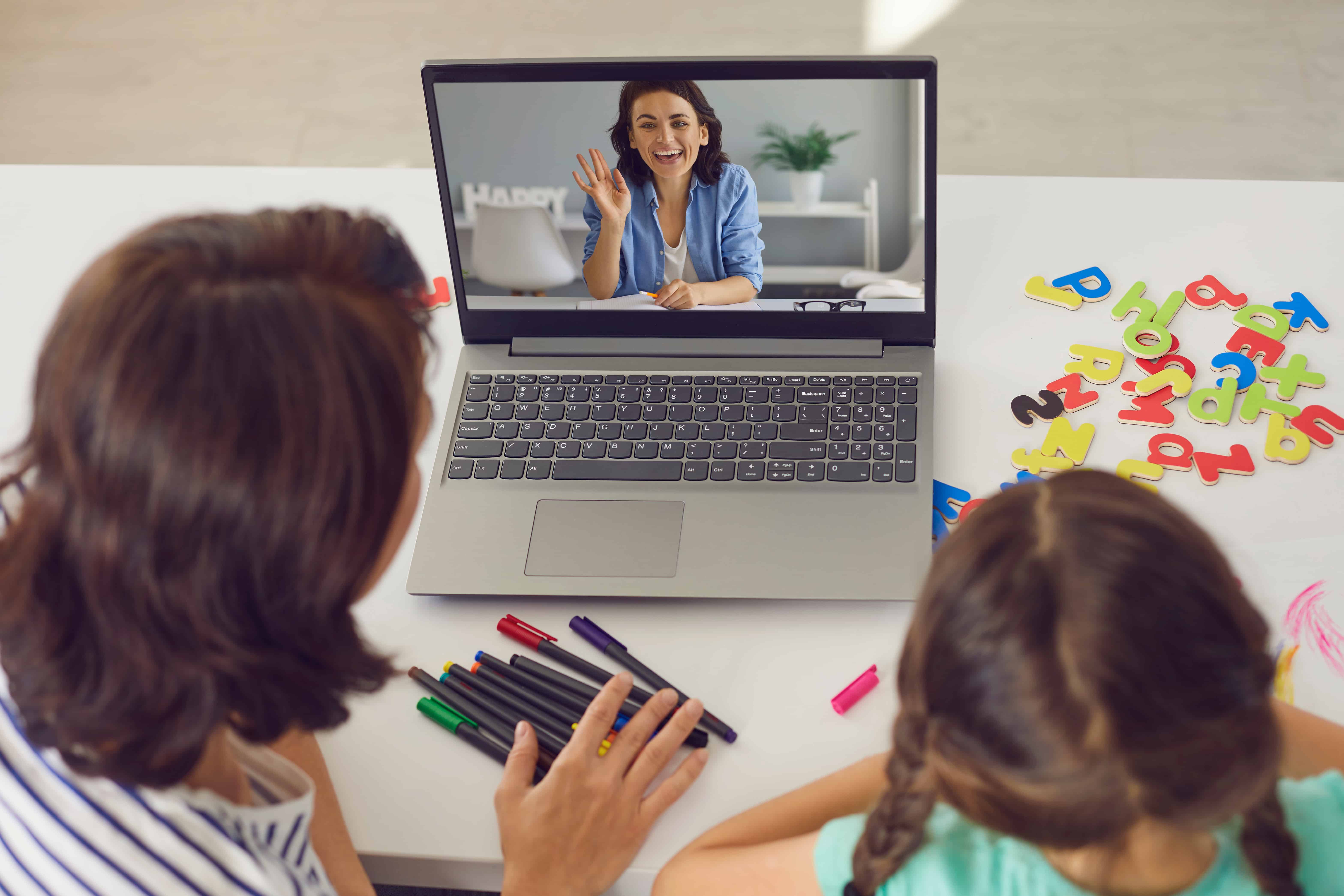 Online English Classes Canada: Flexible Schedules & Private Tutoring from Home