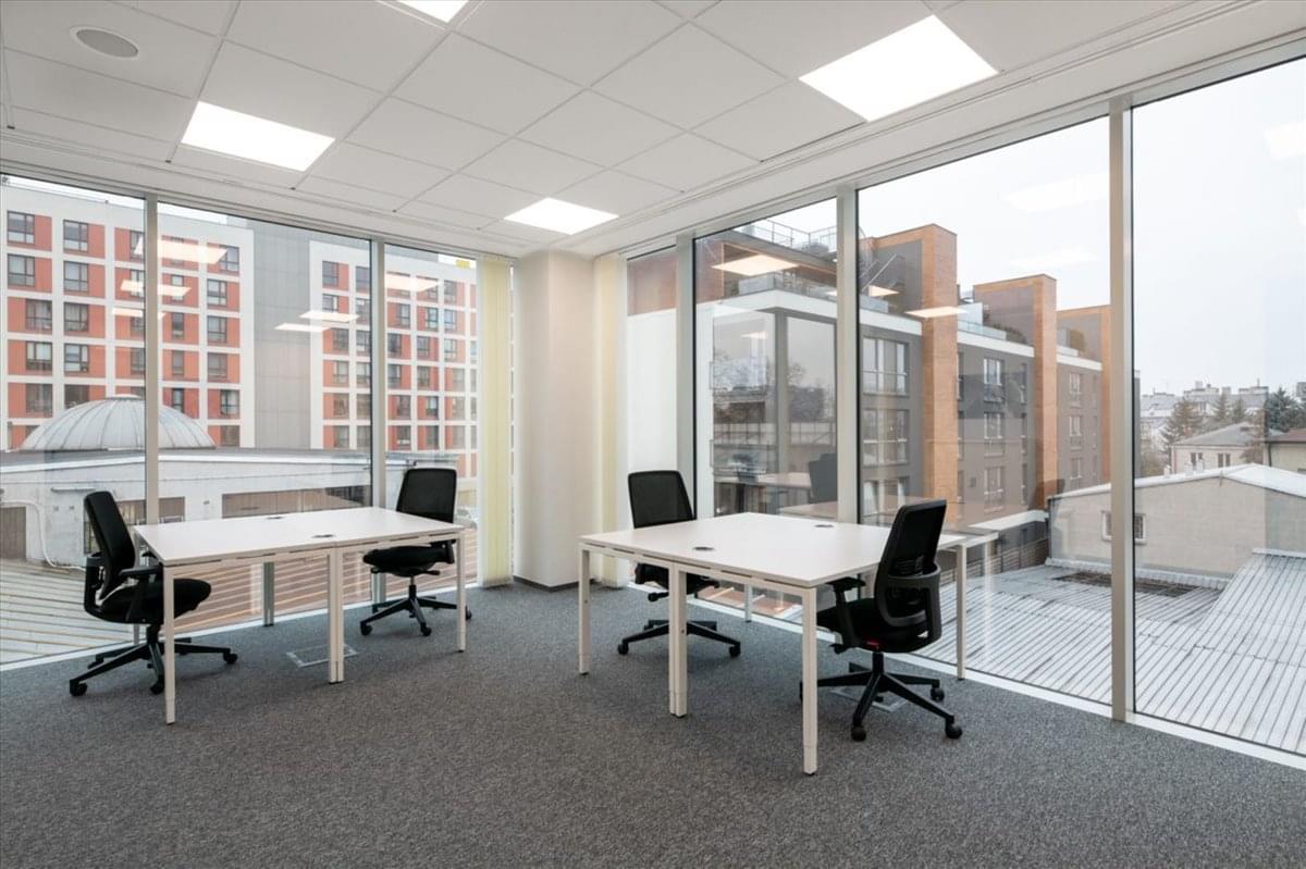 Flexible Office vs. Traditional Leases: Navigating 2025's Market Shift