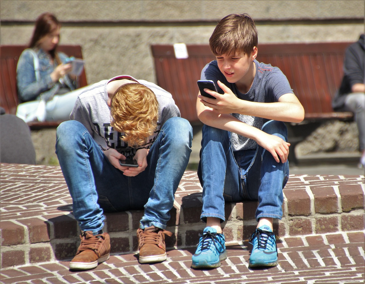 Instagram Youth Accounts: Default Private Mode, Nighttime Notification Limits, and Enhanced Parental Controls