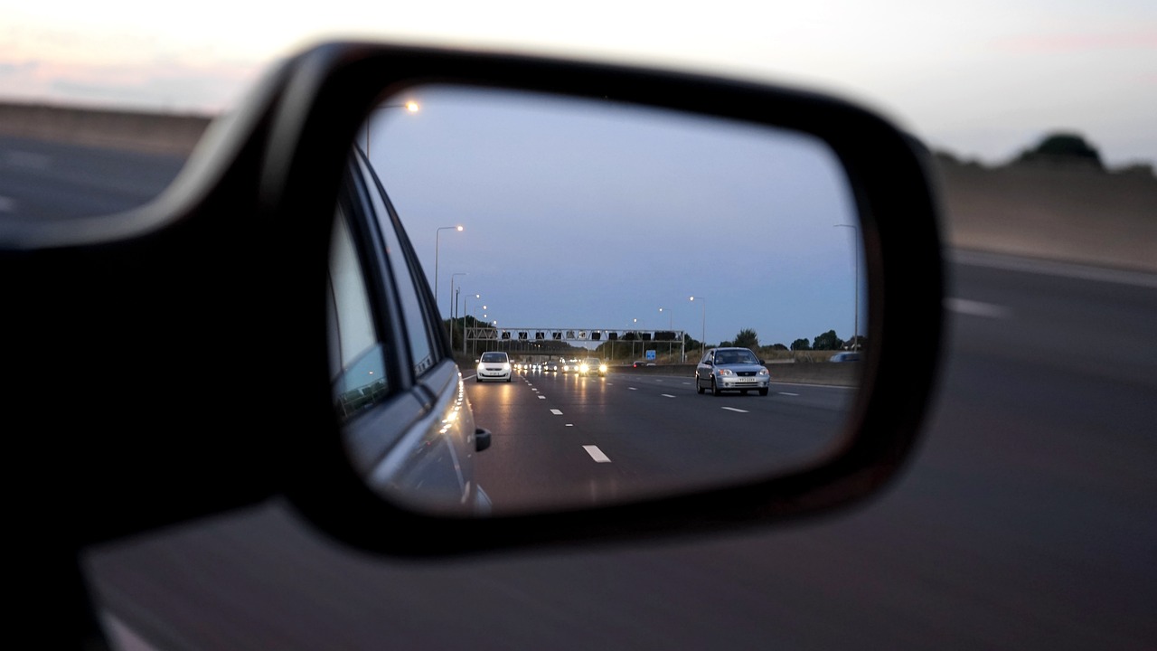 VinFast MirrorSense: AI-Powered Auto-Adjusting Car Mirrors for Safer Driving