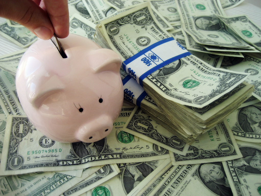 Top Senior Bank Accounts: Low Fees, High Interest & Exclusive Perks