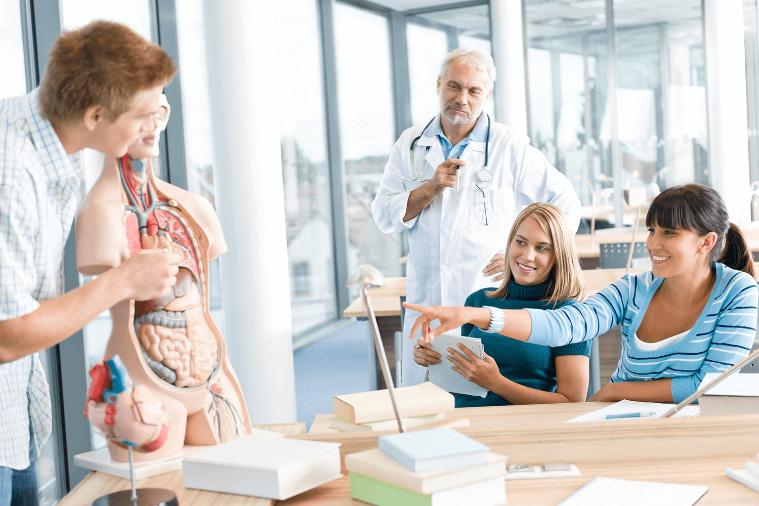 Clases de CNA en Línea 2025: Guía Completa, Beneficios, Costos y Cómo Elegir el Mejor Curso