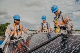 Installatore Pannelli Solari in Italia: Opportunità, Stipendio e Come Iniziare la Carriera nel Fotovoltaico