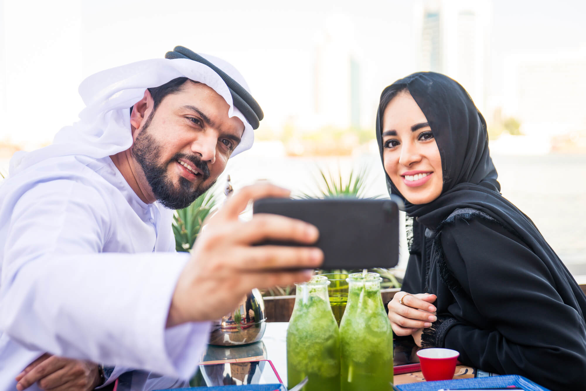 Muslim Dating Guide 2025: Best Halal Platforms, Compatibility Advice & Cultural Insights