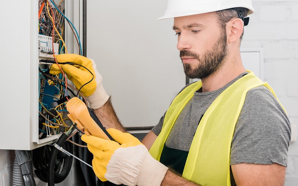 How to Find and Hire the Best Electricians in Australia: Types, Services, and Industry Trends