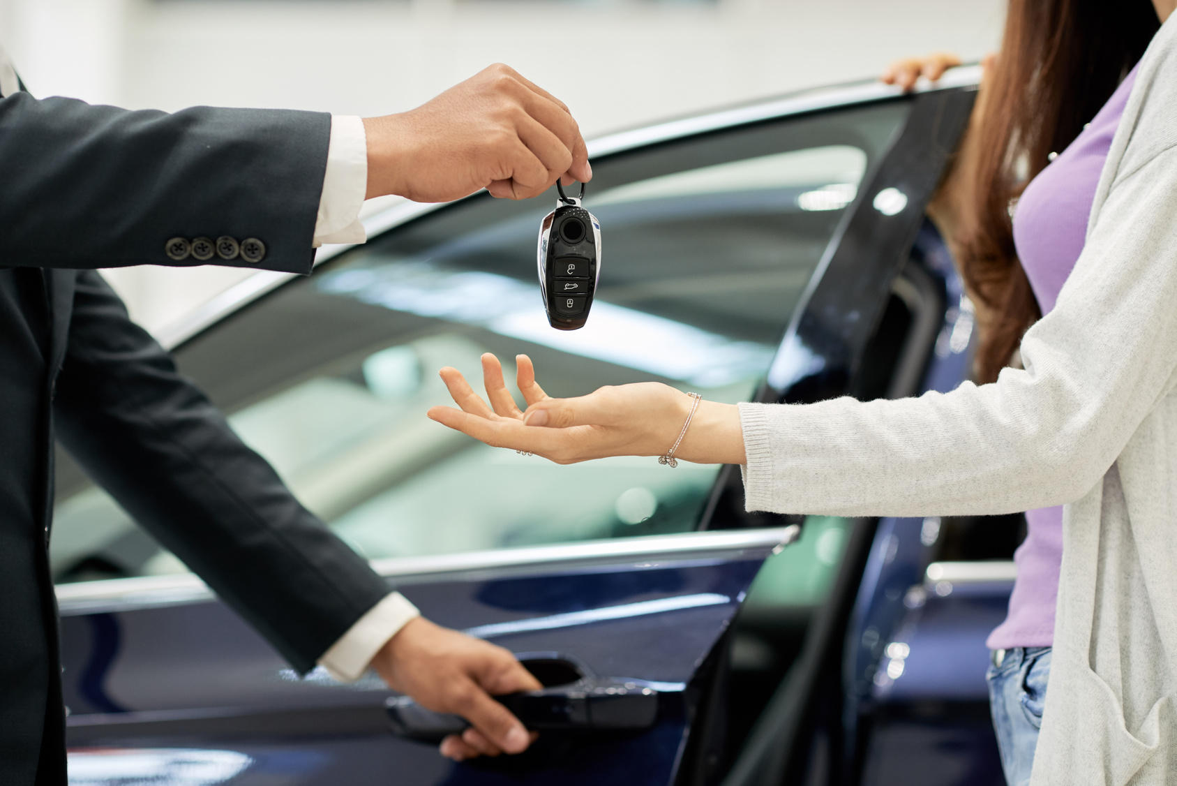 Smart Car Buying Guide: New vs Used, Budgeting & Negotiation Tips